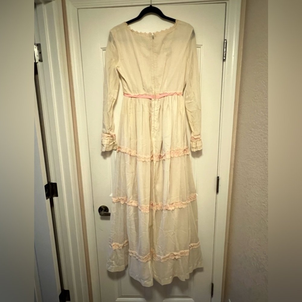 🤑Vintage Courier Cream Long Dress with Pink Accents from Early 70’s Gunne Style - Picture 2 of 5